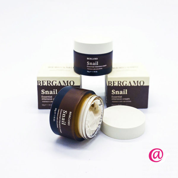 BERGAMO Крем для лица с муцином улитки Snail Essential Intensive Cream