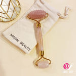 MOON BEAUTY Ролик массажный для лица из розового кварца, двусторонний игольчатый PREMIUM