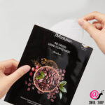 JM SOLUTION Тонизирующая тканевая маска с кофеином и копи-лувак The Origin Luwak Coffee Mask